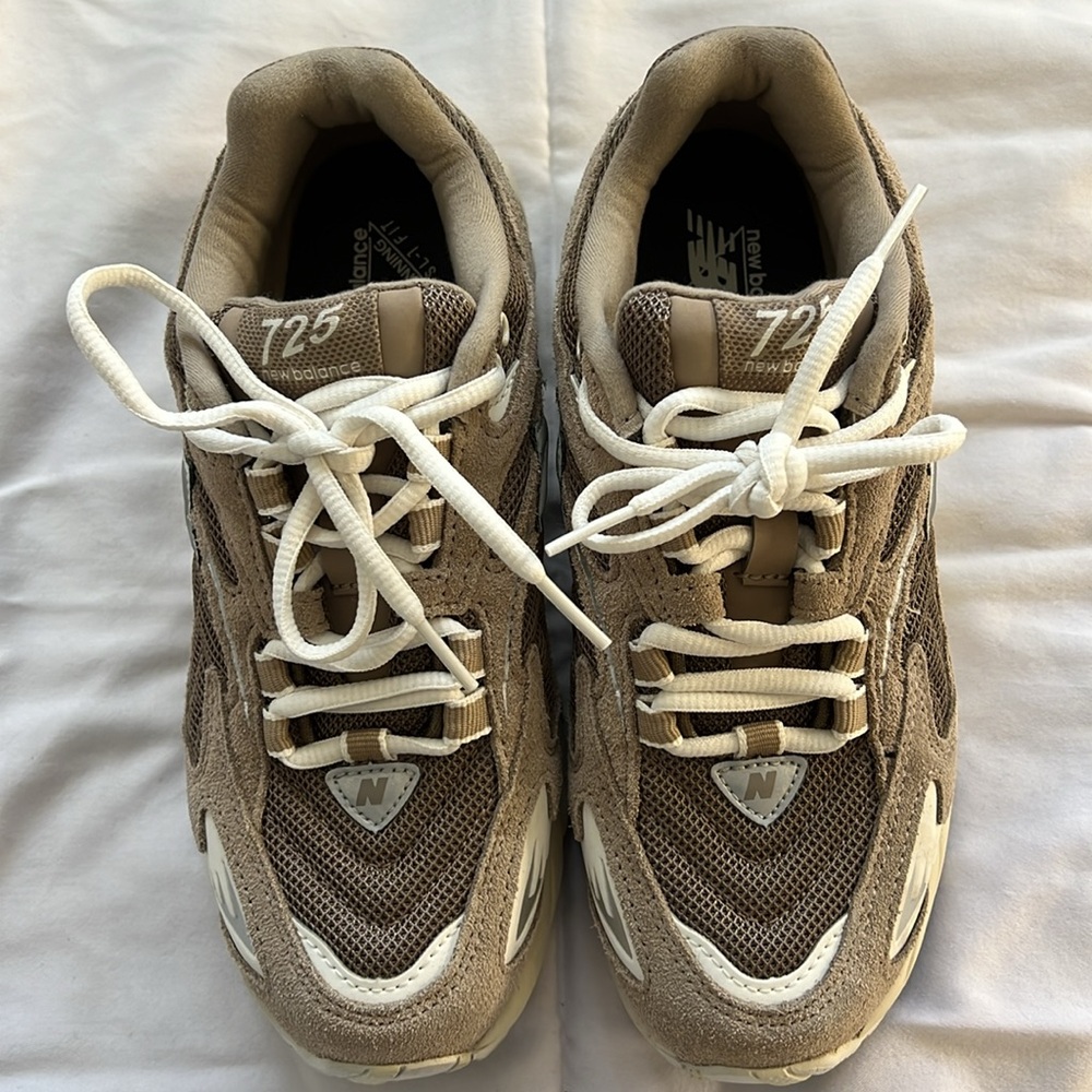 New Balance 725 - Picture 2 of 5
